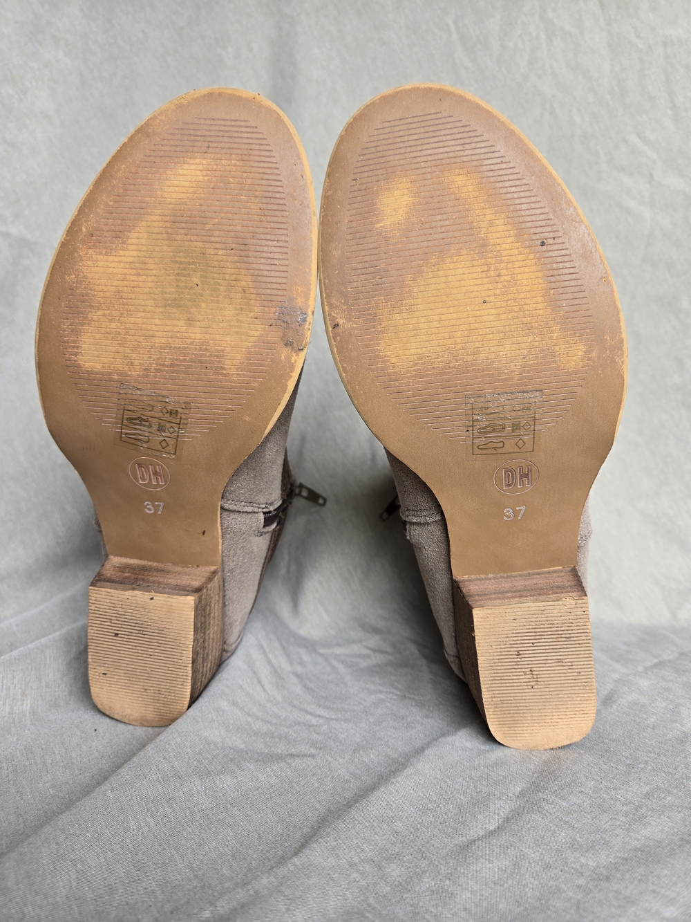 Denver Hayes Taupe Suede Ankle Booties - Size 37 (US 6.5) - Picture 11 of 13